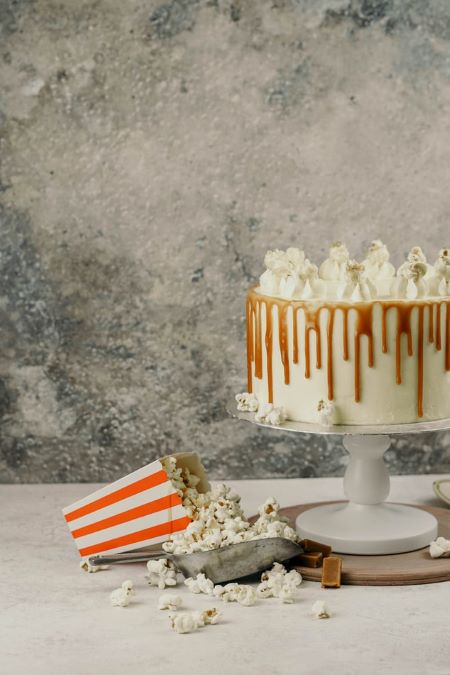 popcorn machine rental and cake